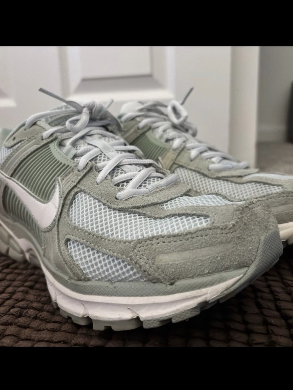 Nike Vomero 5- Jade. Size 9